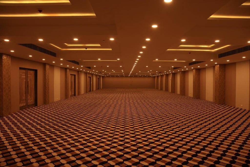 Пури: Seven Hills Hotels