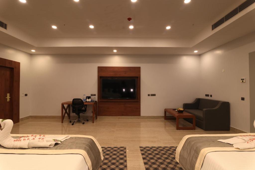 Пури: Seven Hills Hotels