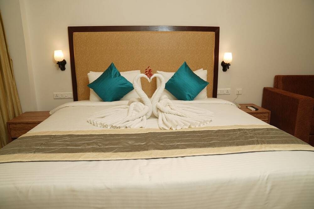 Пури: Seven Hills Hotels