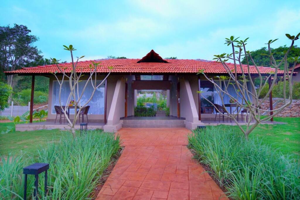 Раманагара: Ravishing Retreat