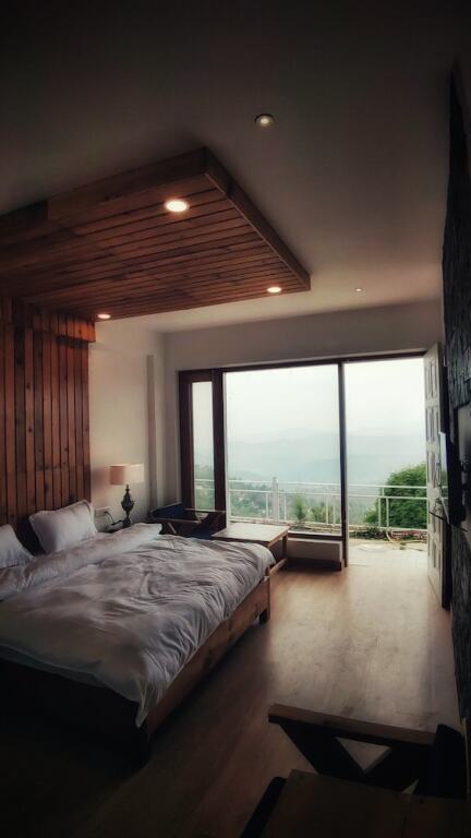 Раникхет: StoneWood Villa by Royal Collection