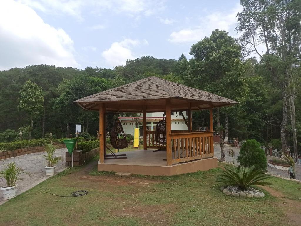 Шиллонг: Ri Shat Sngi Orchid Resort By World Choice