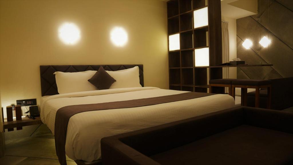 Сурат: De Glance Hotel