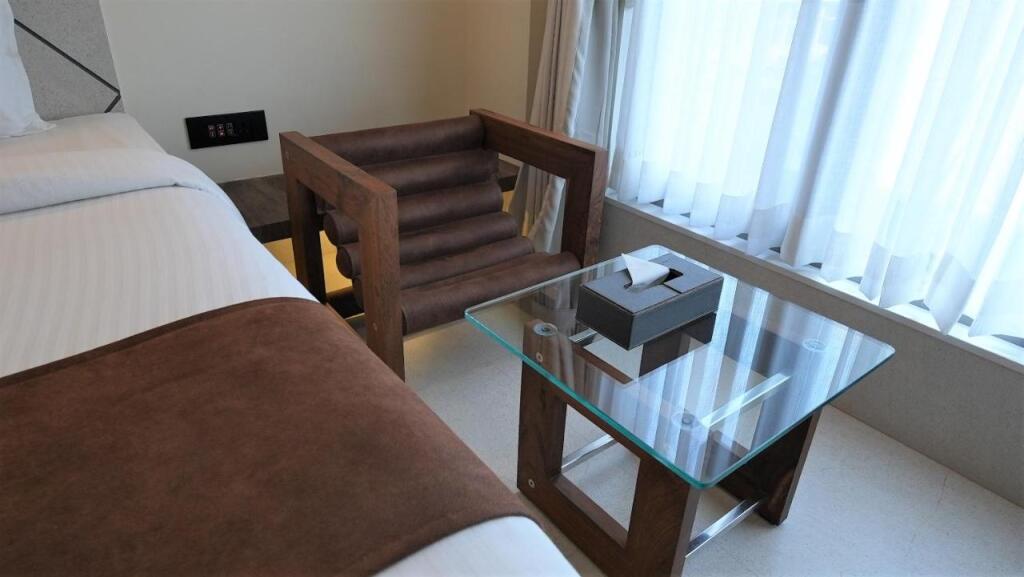 Сурат: De Glance Hotel