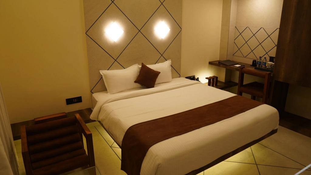 Сурат: De Glance Hotel
