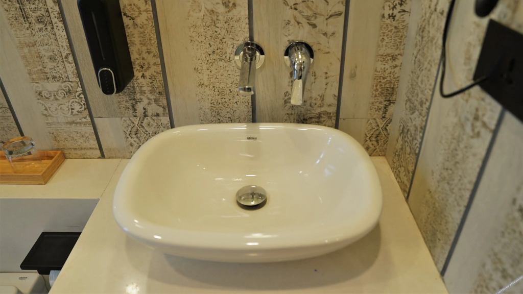 Сурат: De Glance Hotel