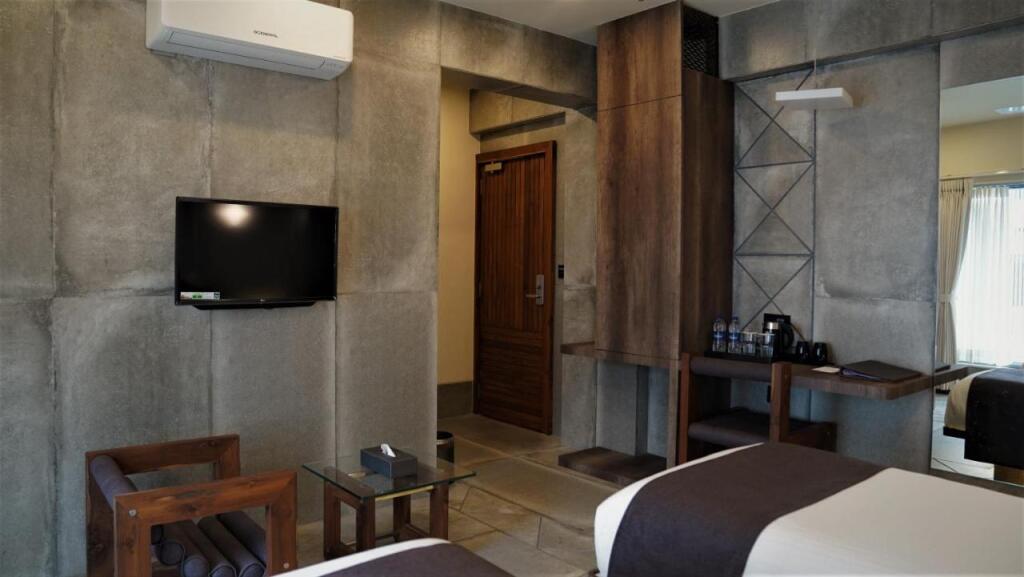 Сурат: De Glance Hotel