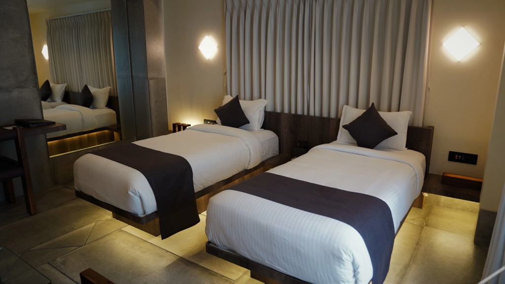 Сурат: De Glance Hotel