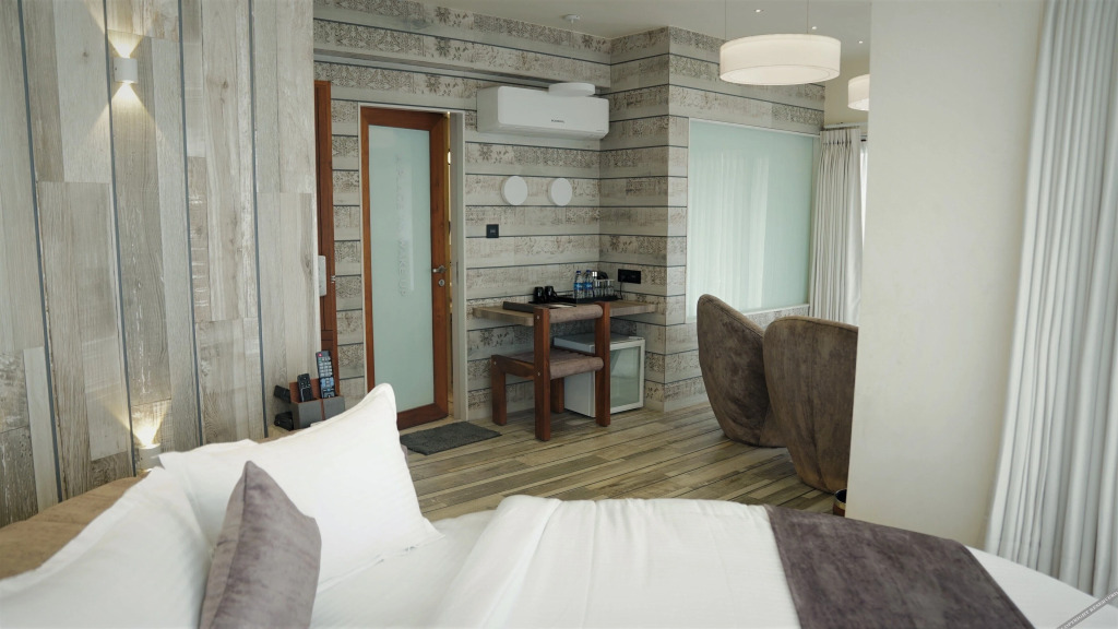 Сурат: De Glance Hotel