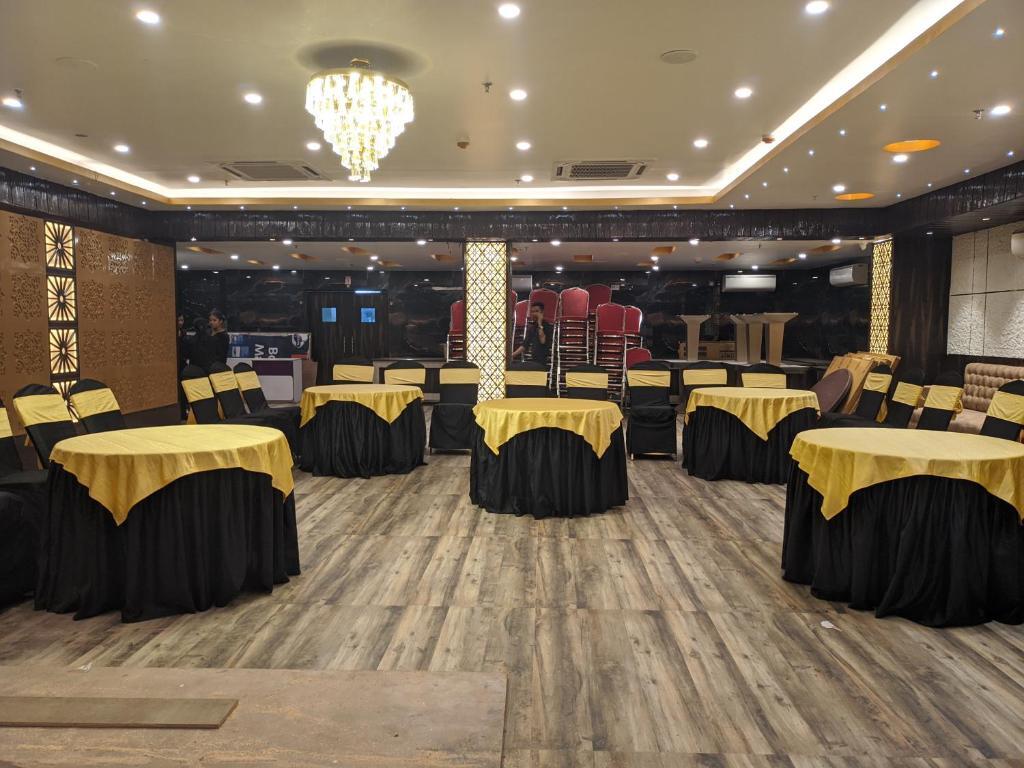 Тезпур: Hotel Aavas Inn