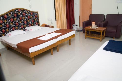 Тирупати: VIHAS INN (pvr residency)