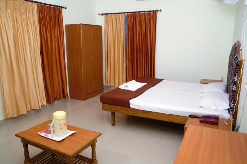 Тирупати: VIHAS INN (pvr residency)