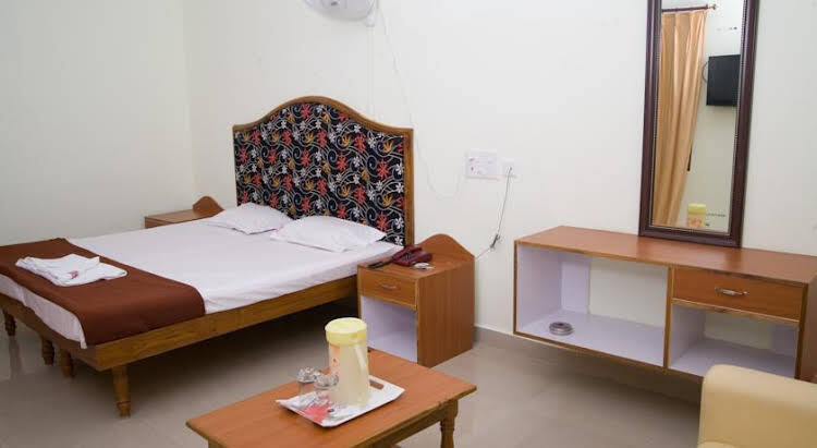 Тирупати: VIHAS INN (pvr residency)
