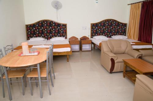 Тирупати: VIHAS INN (pvr residency)