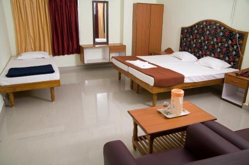 Тирупати: VIHAS INN (pvr residency)