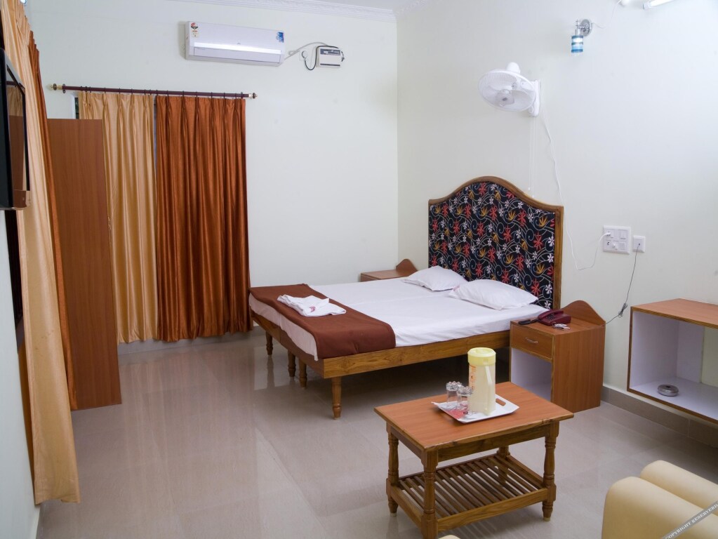Тирупати: VIHAS INN (pvr residency)