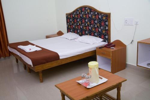 Тирупати: VIHAS INN (pvr residency)
