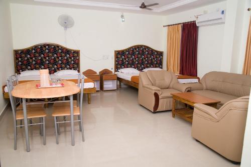 Тирупати: VIHAS INN (pvr residency)
