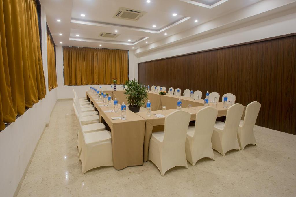 Лонавала: Diwatel Grande Resort, Managed By Confraworld Hospitality