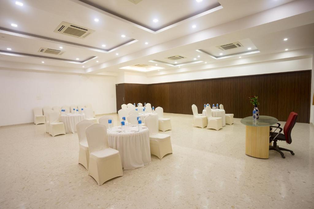 Лонавала: Diwatel Grande Resort, Managed By Confraworld Hospitality