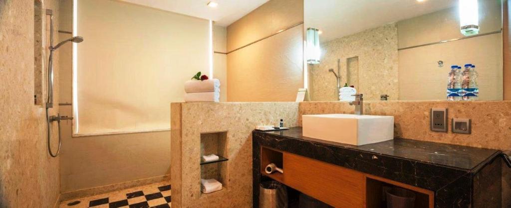 Лудхиана: NIRVANA Luxury Hotel l Ludhiana