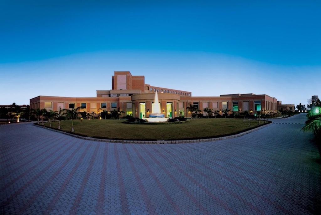 Лудхиана: NIRVANA Luxury Hotel l Ludhiana