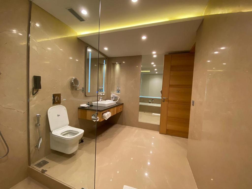 Лудхиана: NIRVANA Luxury Hotel l Ludhiana