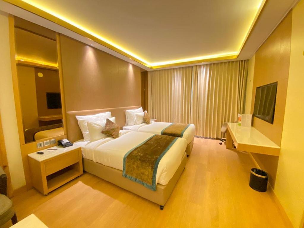 Лудхиана: NIRVANA Luxury Hotel l Ludhiana