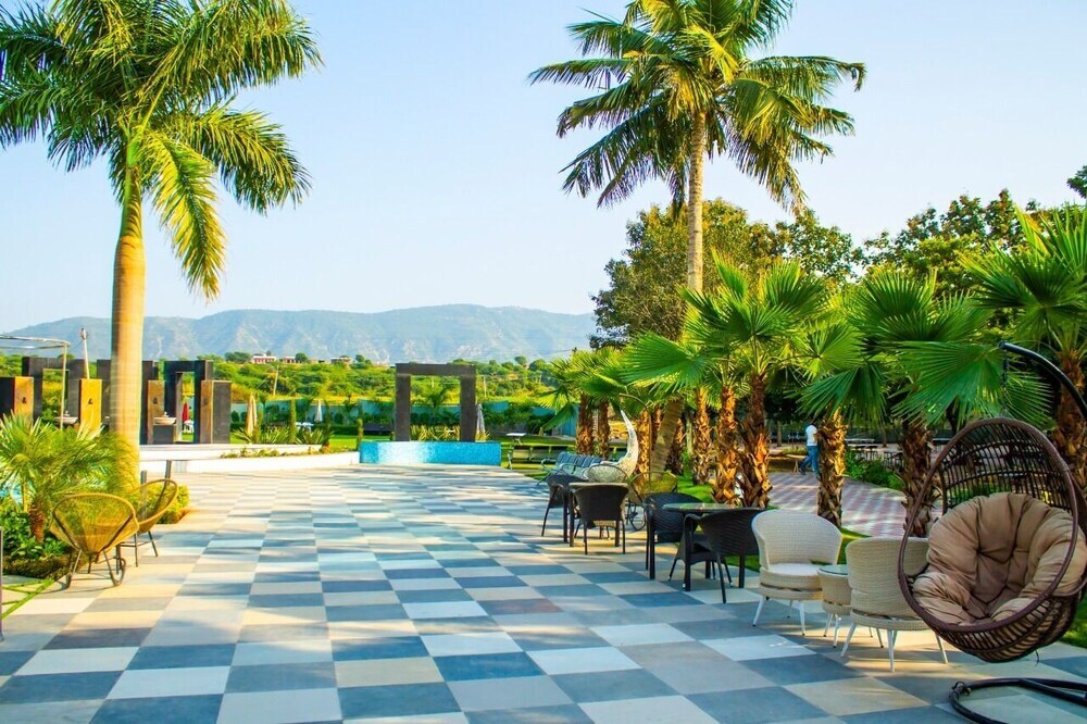 Гора Абу: The Bhagwati Resort