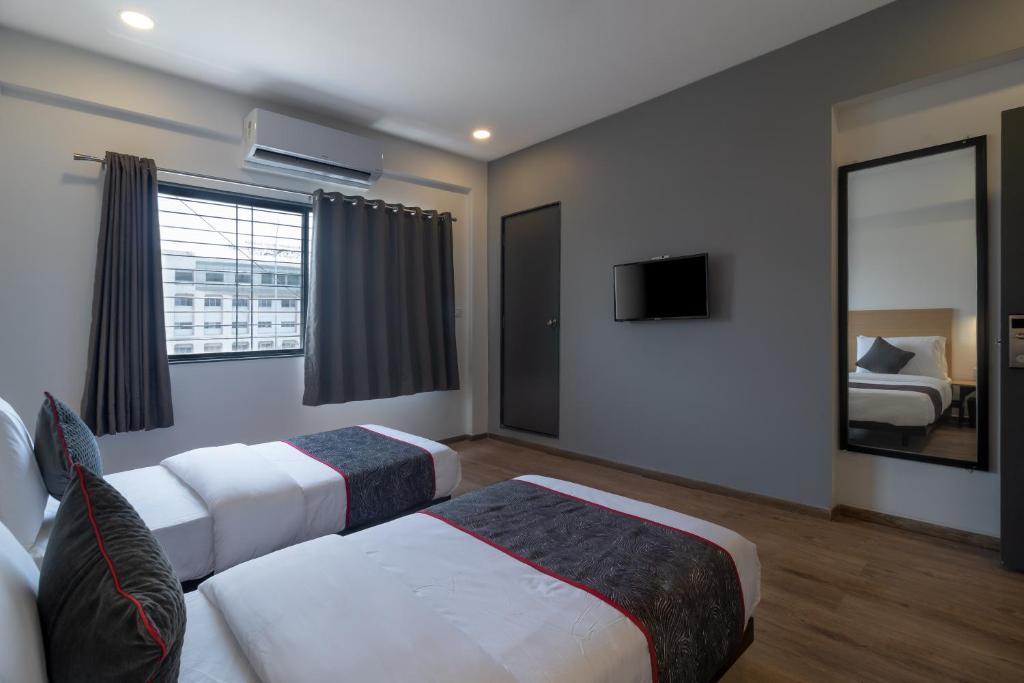 Нашик: Hotel Triton