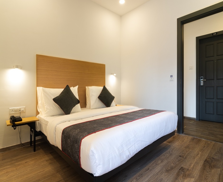 Нашик: Hotel Triton