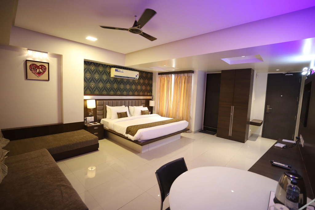 Нашик: Hotel Seven Sky
