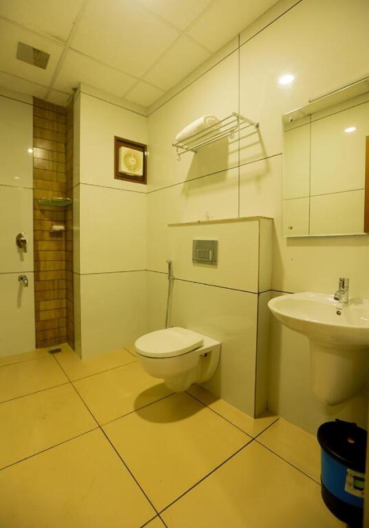 Payyanur: Hotel Emirates