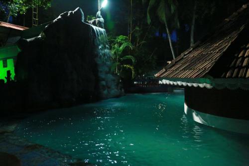 Паллипурам: Emarald Resort