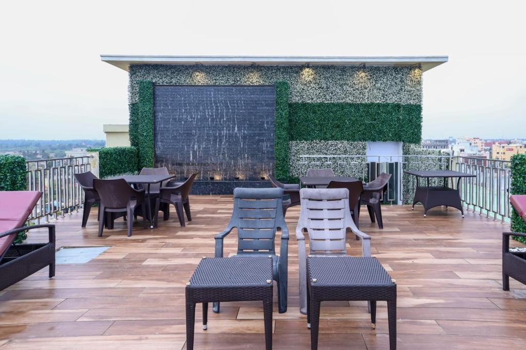 Пури: The Bay Suites