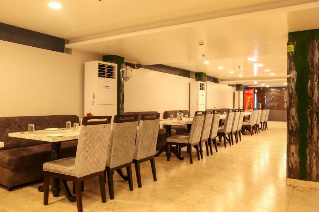 Пури: The Bay Suites