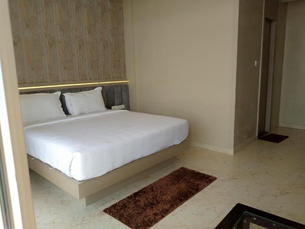 Пури: The Bay Suites