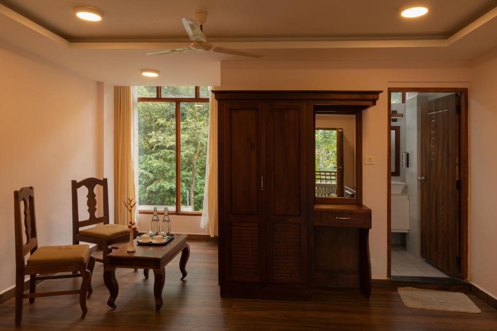 Кумили: Avadale Thekkady - Stag Groups Not Allowed