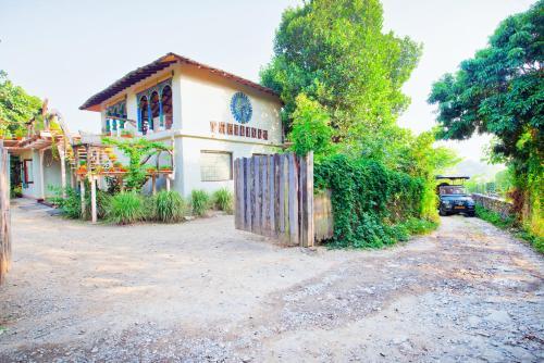 Крепость Ramnagar: Paatlidun Safari Lodge, Jim Corbett