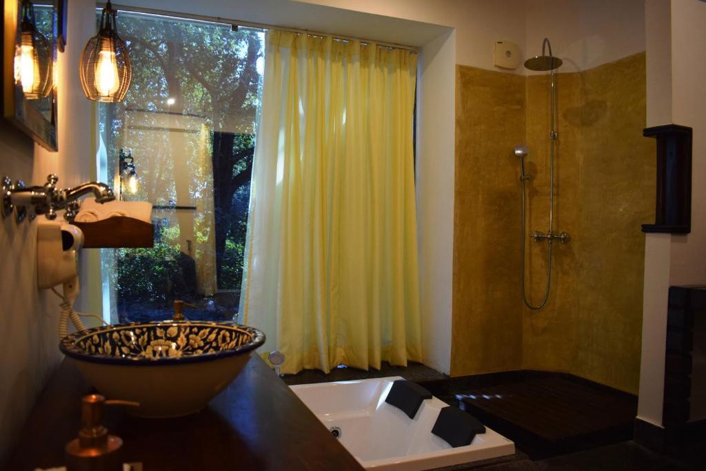 Крепость Ramnagar: Paatlidun Safari Lodge, Jim Corbett