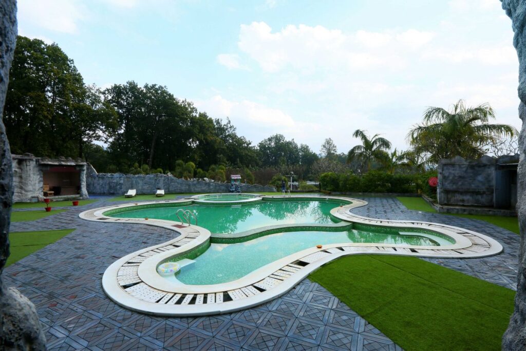 Крепость Ramnagar: Brys Caves The Jungle Resort