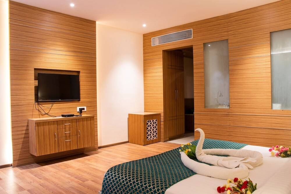 Рева: Hotel Landmark