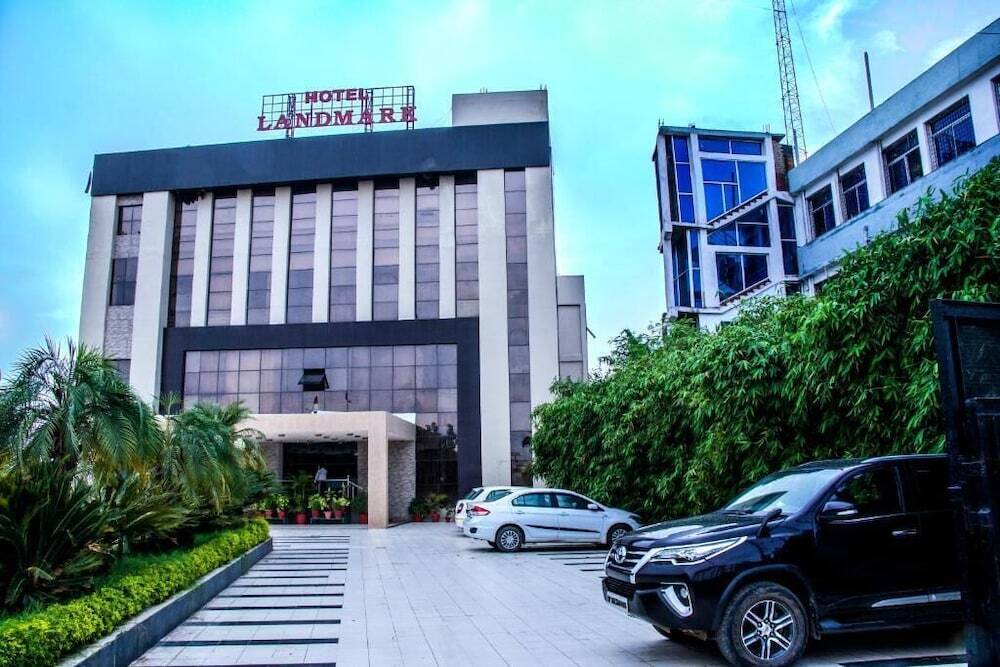 Рева: Hotel Landmark