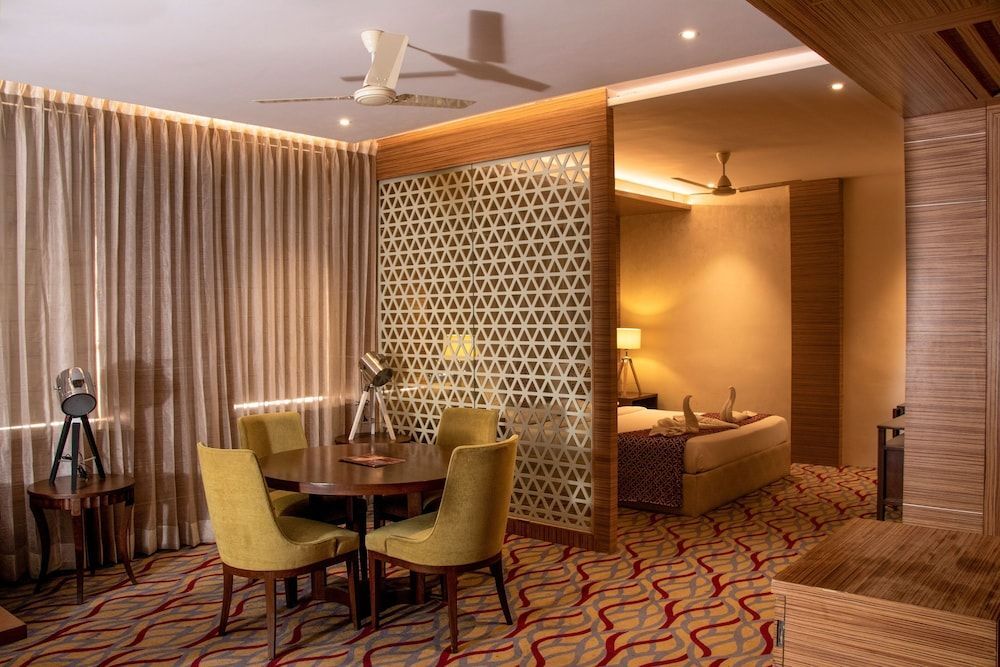 Рева: Hotel Landmark