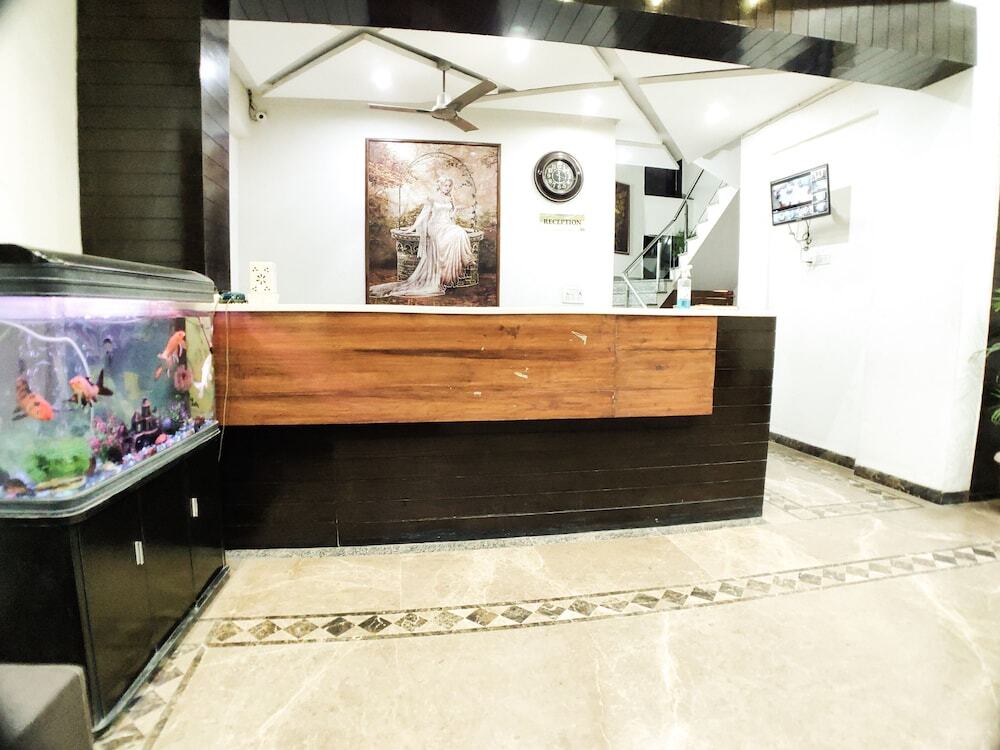 Рева: Hotel Landmark Residency