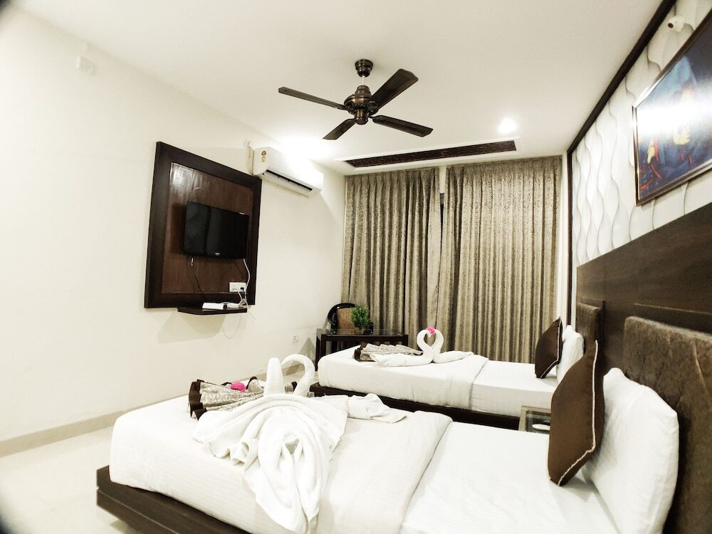 Рева: Hotel Landmark Residency