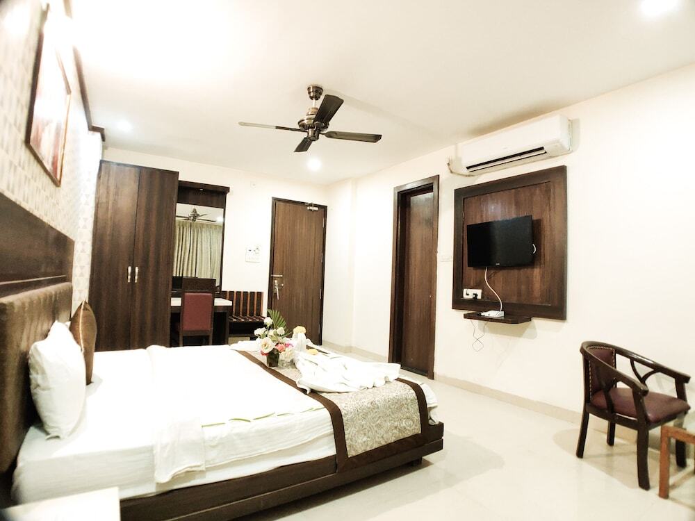 Рева: Hotel Landmark Residency