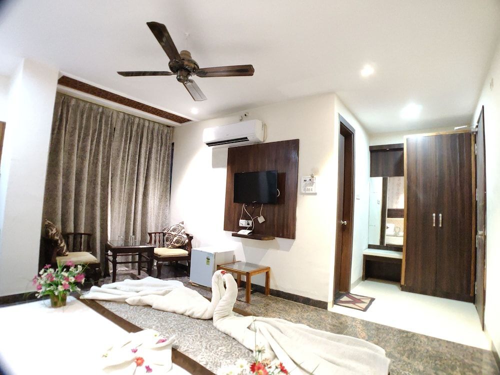 Рева: Hotel Landmark Residency