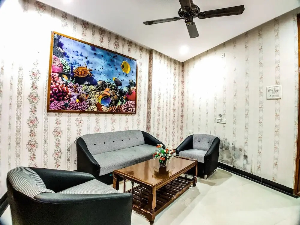Рева: Hotel Landmark Residency