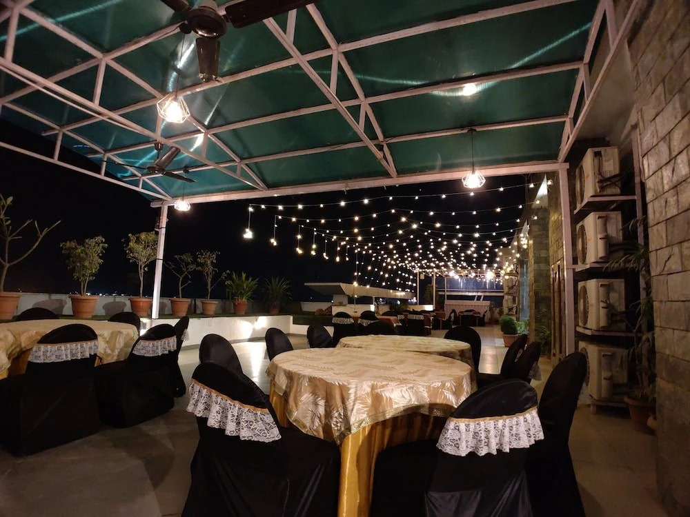 Рева: Hotel Landmark Residency